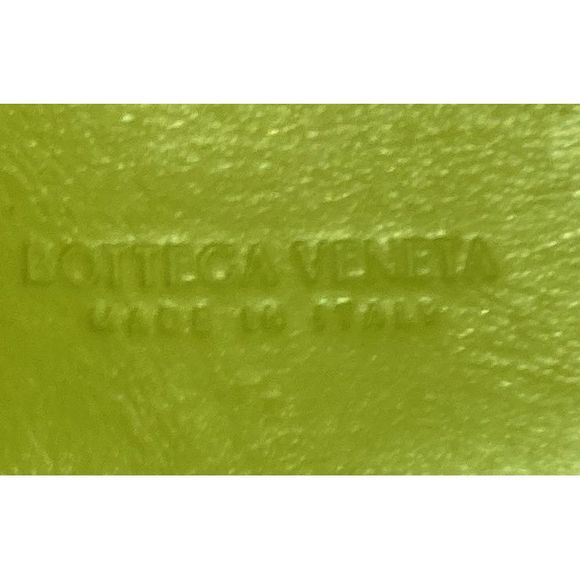 Bottega Veneta Cassette Bucket Bag Maxi Intrecciato Leather with Beaded Details - Picture 7 of 7